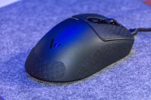 雷柏 VT3PRO MAX 人体工学鼠标实测pg电子模拟器免费版为中大手玩家量身定制(图2)