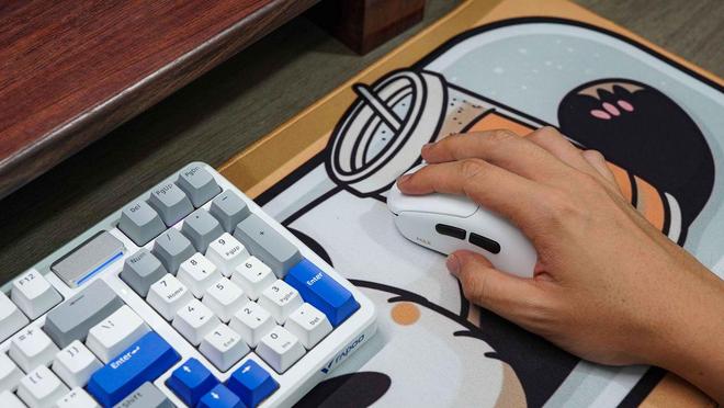 T3 MAX二代双8K游戏鼠标拆解测评pg电子入口跟蝰蛇V3一比高下？雷柏V(图10)